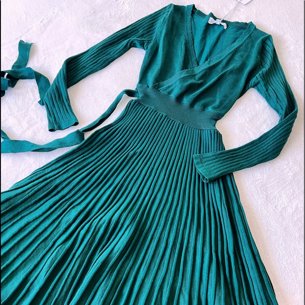 Dark Green Pleated Sweater Dress